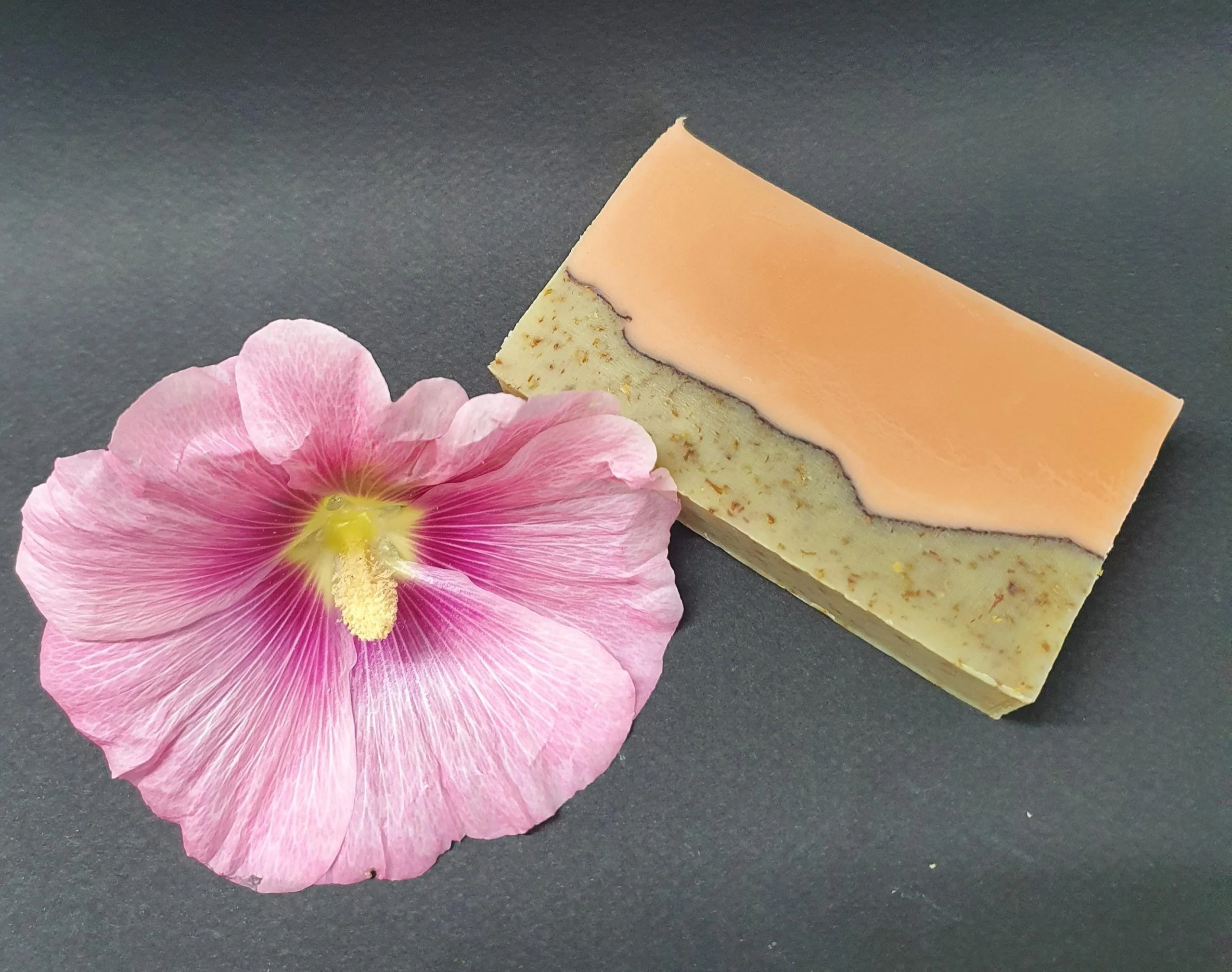 savon à la rose trémière